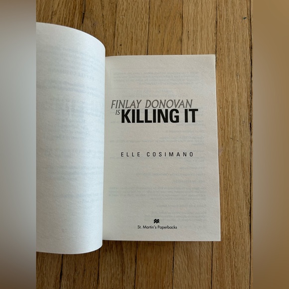2/$10 Finlay Donovan Is Killing It By Elle Cosmand📚 - Picture 4 of 5